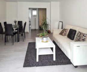 Appartement lumineux dans le centre de Digne-les-Bains avec balcon.